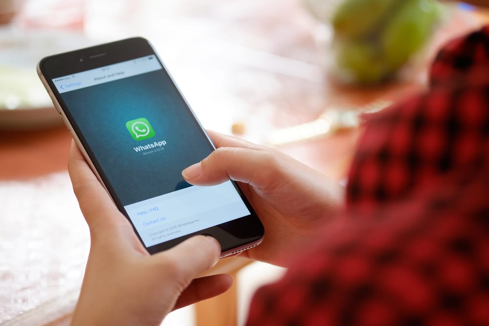 Activa el modo oscuro de Whatsapp para ahorrar batería en tu móvil
